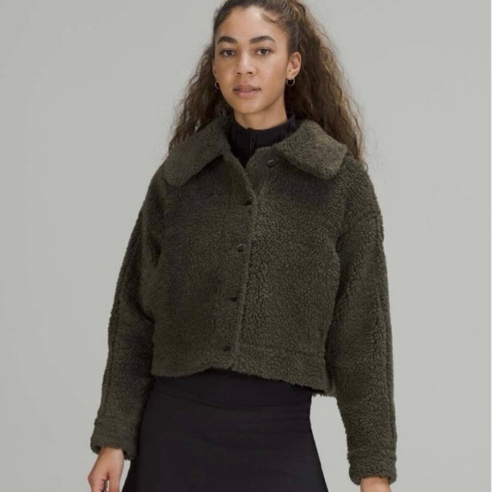 NWOT Lululemon Textured Fleece Button Jacket Dark Olive Sherpa Size 6 - Picture 1 of 9